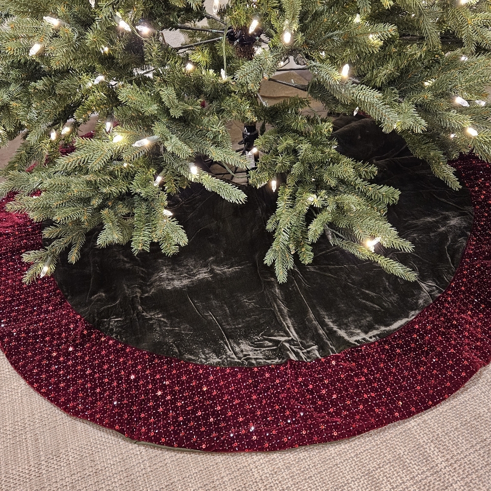 Pottery Barn Christmas Tree Skirt - Velvet & Beaded